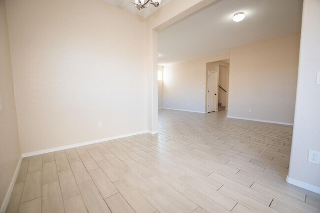 Building Photo - Stunning 2-Story Home in the Holiday Community!