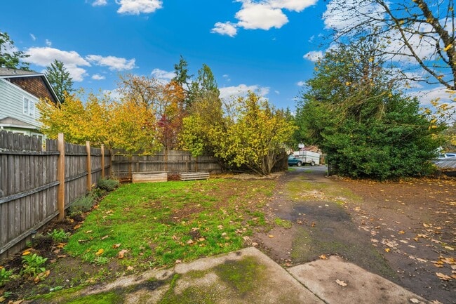 Building Photo - 6830 SE 50th Ave