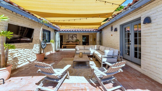 Building Photo - 1021 W Encanto Blvd