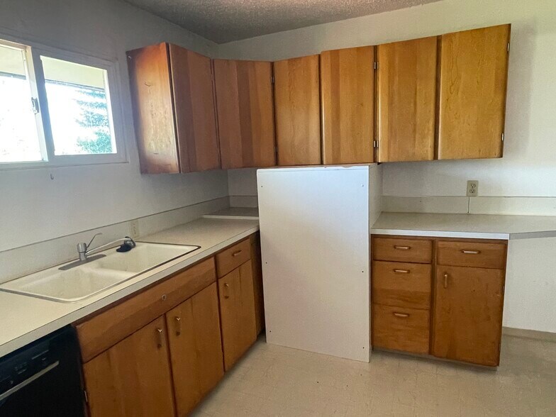 Building Photo - 1310 NE Williams St