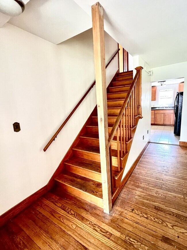 Building Photo - 5-Bedroom, 2-Bath Home Near UVM
