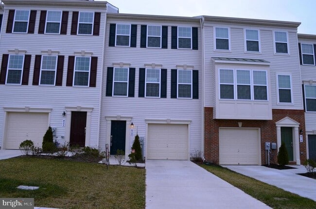 Building Photo - 820 Wingsail Ct