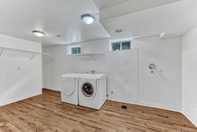 Building Photo - W 39th Ave Duplex