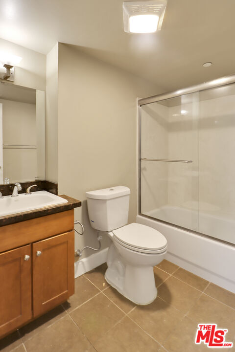 Building Photo - 10982 Roebling Ave