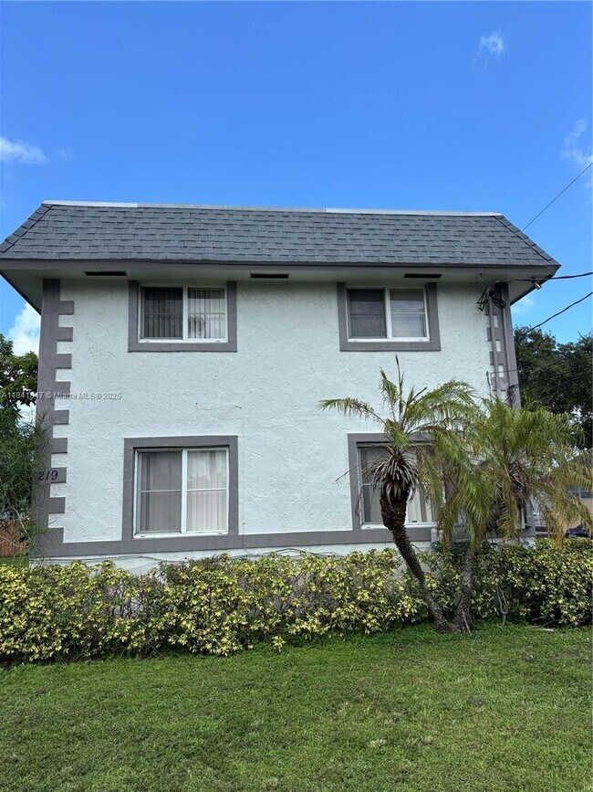 Primary Photo - 219 W Dixie Hwy