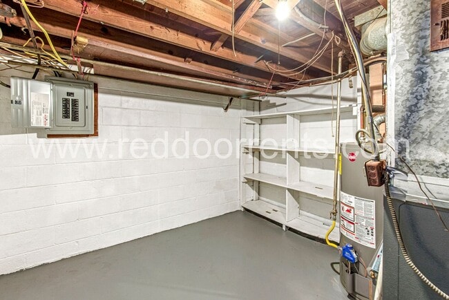 Building Photo - 4925 Crittenden Ave