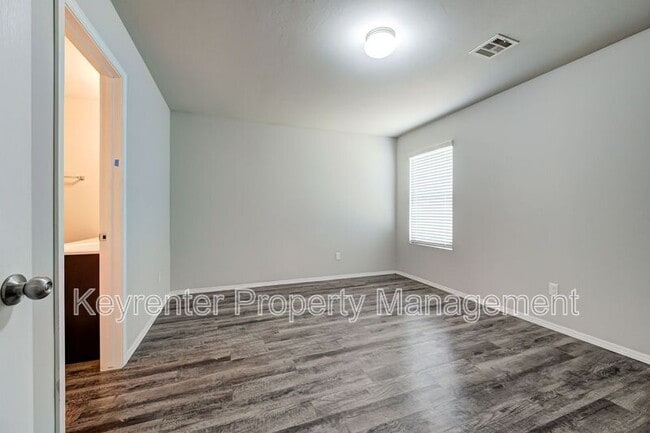 Building Photo - 9440 SW 44th Terrace