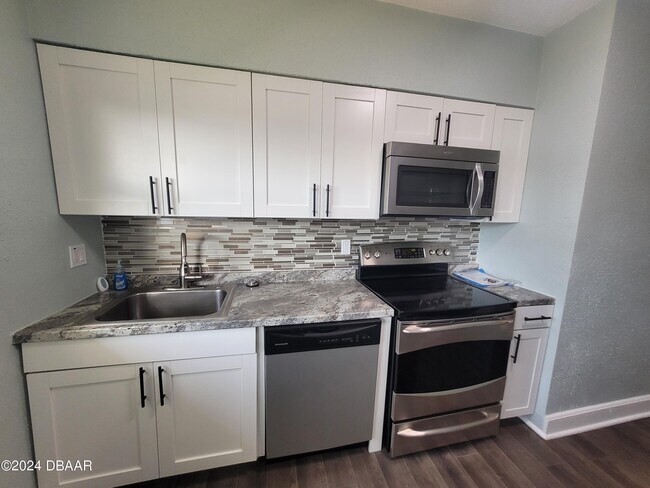 Building Photo - 500 S Beach St