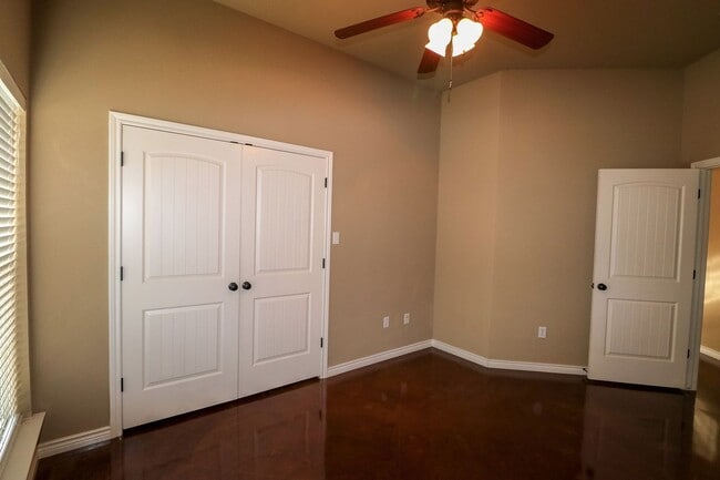 Building Photo - 4 Bedroom Single Family Home:  Move in Special: