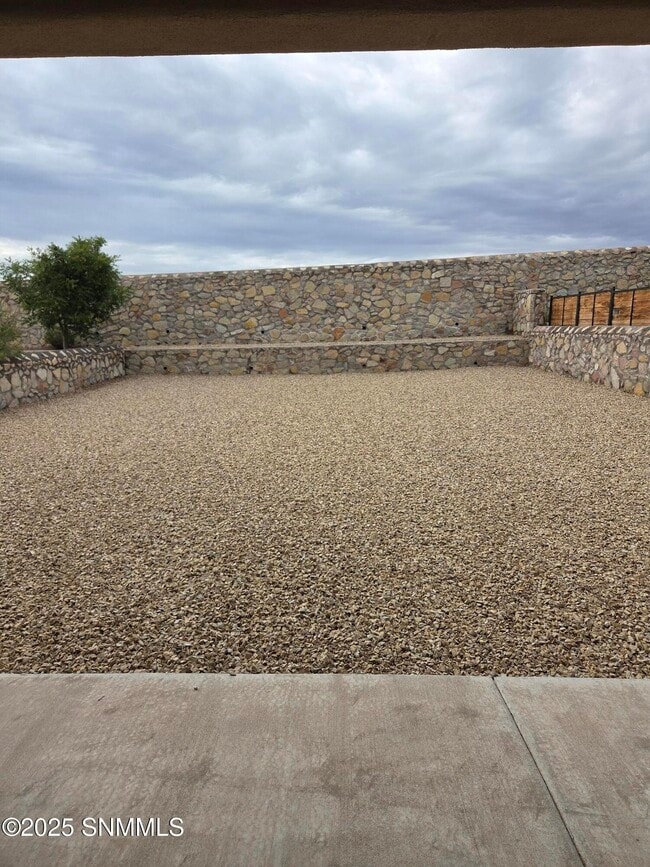 Building Photo - 4677 Rimrock Dr