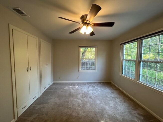 Building Photo - 2280 Summerfield Rd