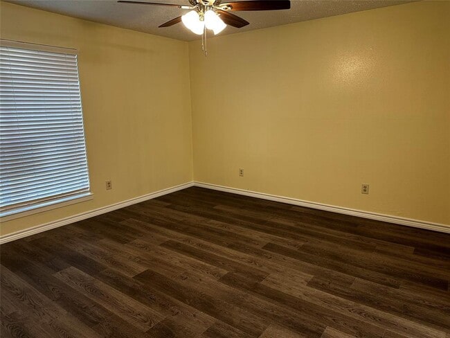 Building Photo - 13206 S Thorntree Dr