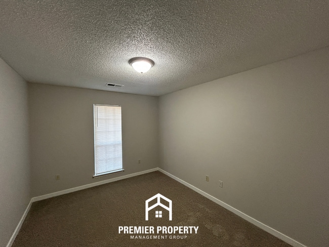 Building Photo - 7130 Redfern Dr