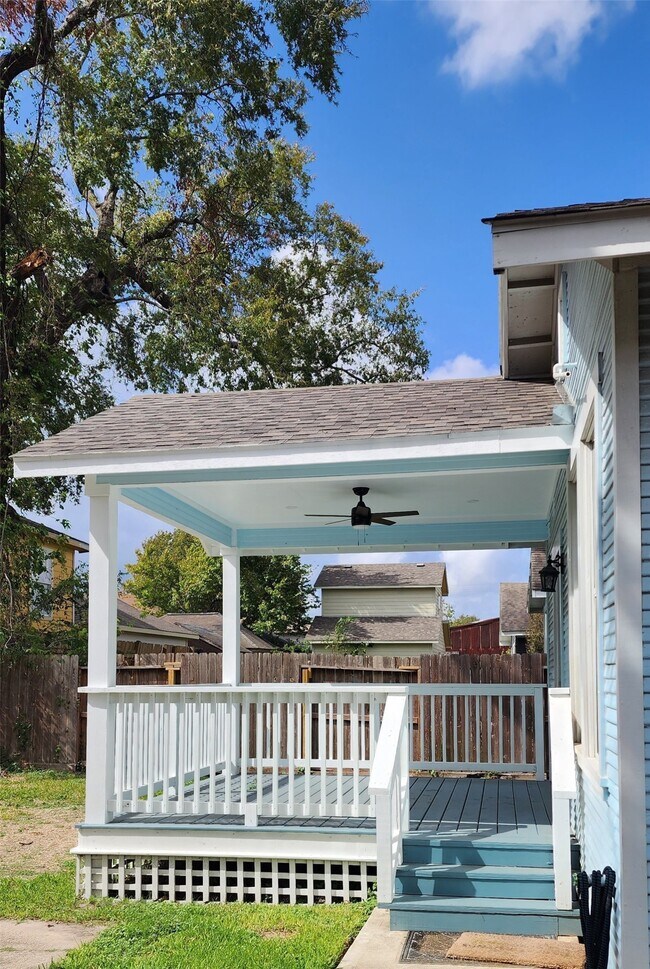 Building Photo - 6722 Avenue F