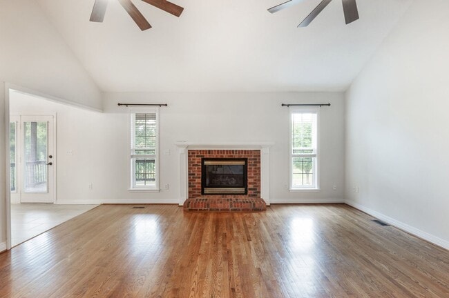 Building Photo - 107 Deer Field Hills
