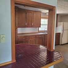 Building Photo - 3 bdrm Bungalow House For Rent!!!