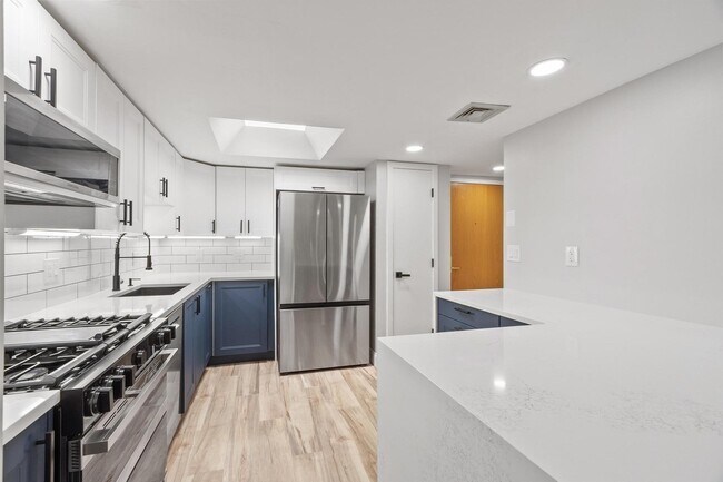 Building Photo - 487 Place Ln