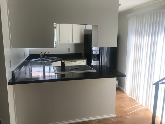 Building Photo - 335 Riverview Way