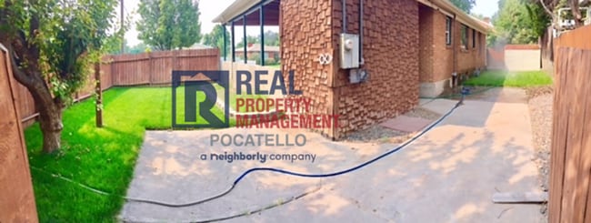 Building Photo - 3 bedroom 2 bath home - Dogs negotiable