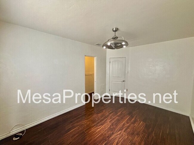 Building Photo - 3232 N Mayfield Ave