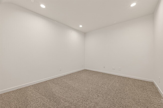 Building Photo - 2819 Red Rosehip Dr