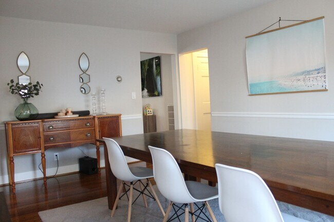 Building Photo - LARCHMONT