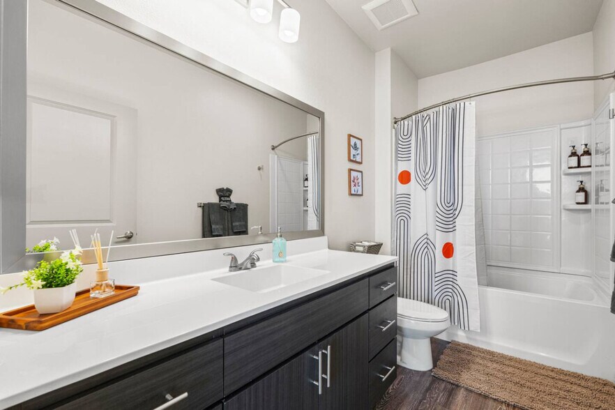 Building Photo - 711 W Broadway Rd