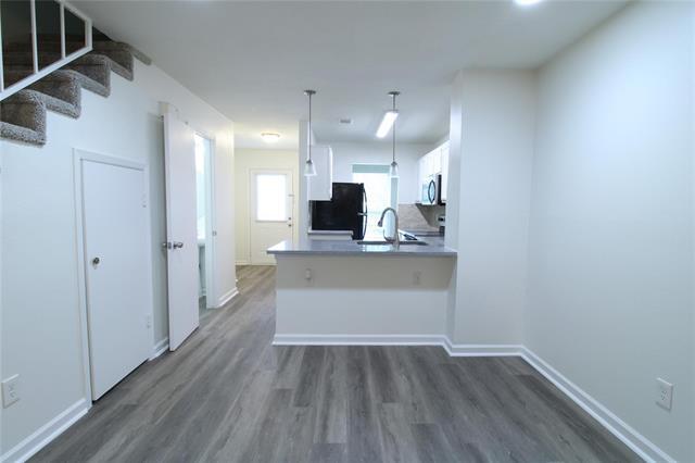 Building Photo - 605 Carriagehouse Ln