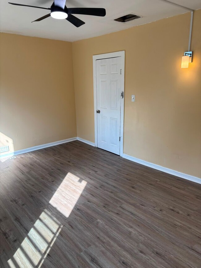 Building Photo - 3539 W 58th St