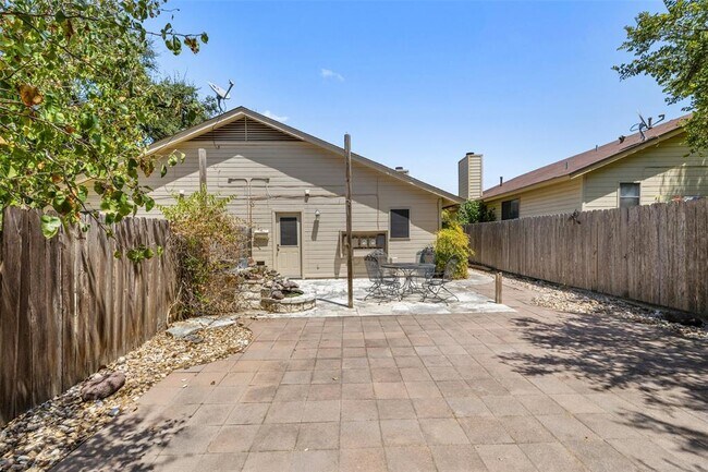 Building Photo - 12416 Deer Falls Dr