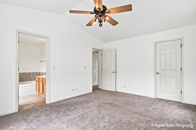 Building Photo - 10570 Wing Pointe Dr