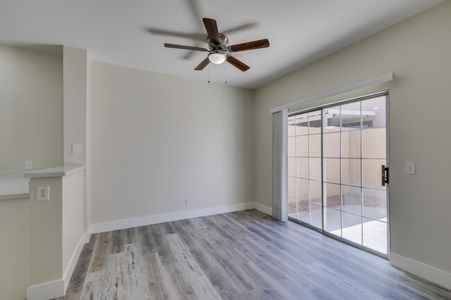 Building Photo - Stylish 2-Bedroom Townhome in Henderson!