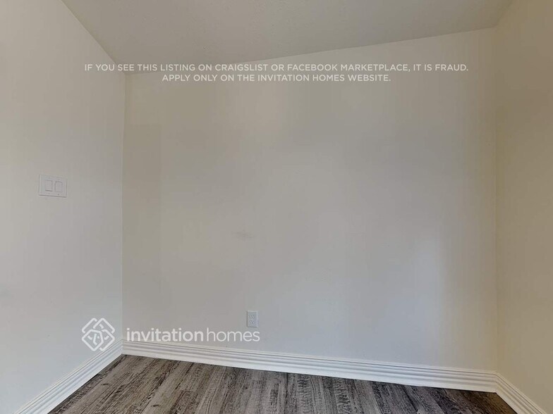 Building Photo - 9167 Golden Sunshine Dr