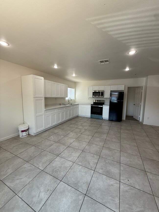 Building Photo - 2828 E Chipman Rd