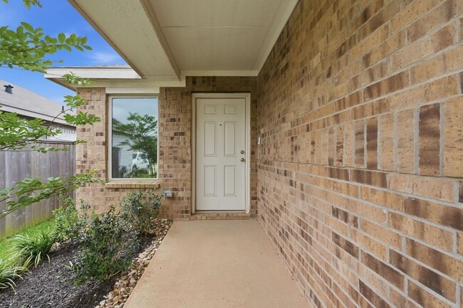 Building Photo - 235 River Grv Ct