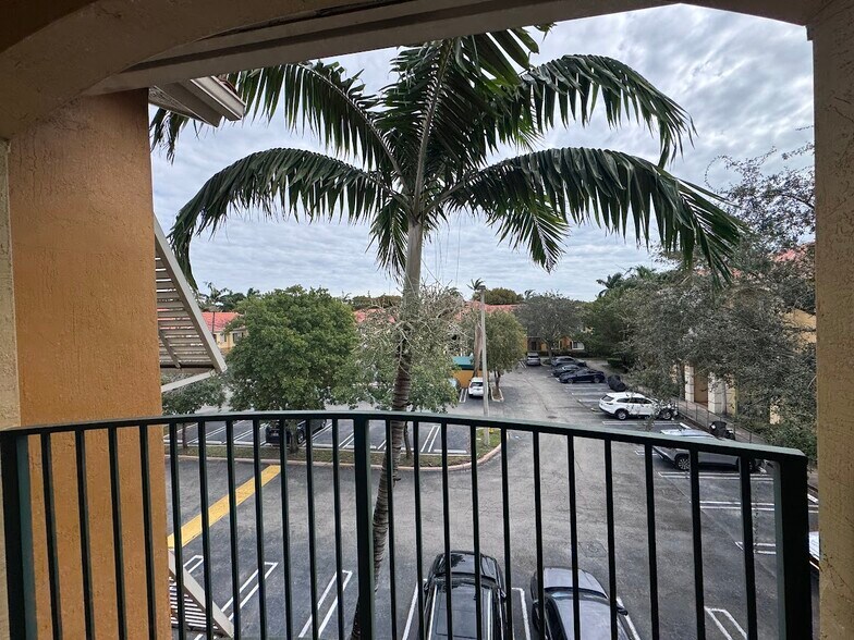 Building Photo - 7350 NW 114th Ave