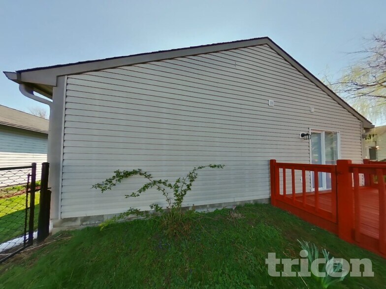 Building Photo - 1748 Long Lake Dr