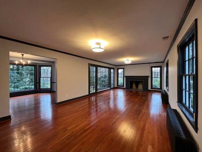 Building Photo - Cool Updated Historic 4/3.5 Farmhouse in Bethesda on Private, 1.5 Acre Lot