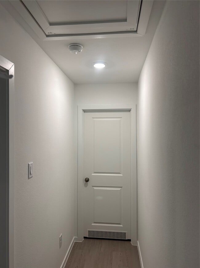 Building Photo - 9010 Cape Birdland Dr