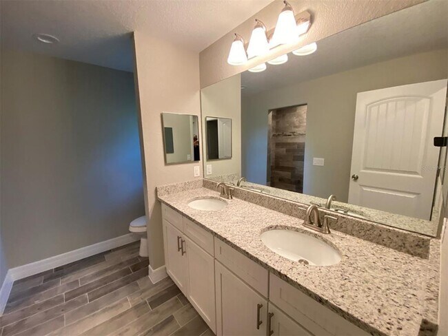 Building Photo - 129 Glades Dr