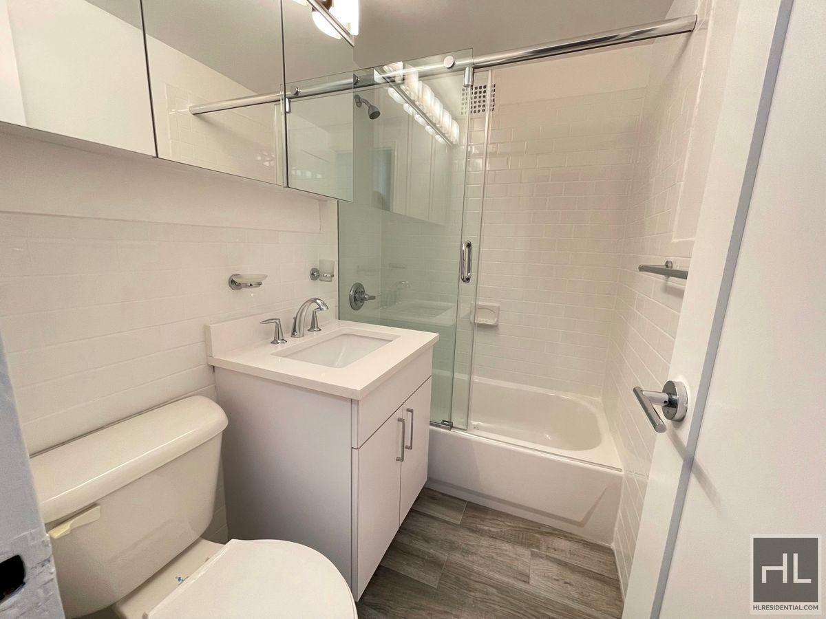 Building Photo - E 16 ST