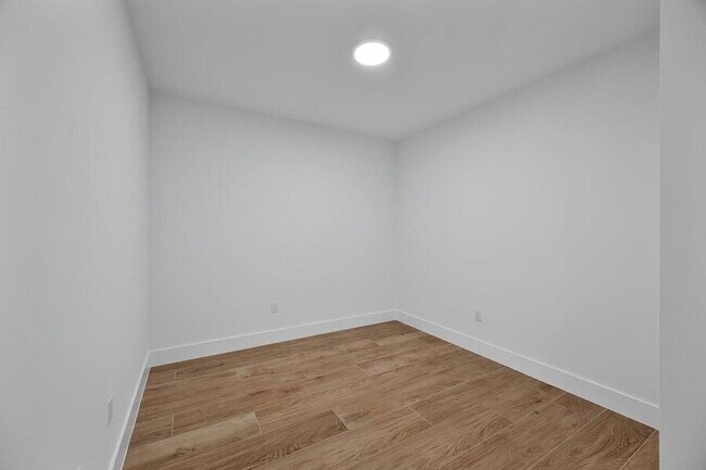 Building Photo - 3034 Oak Ave
