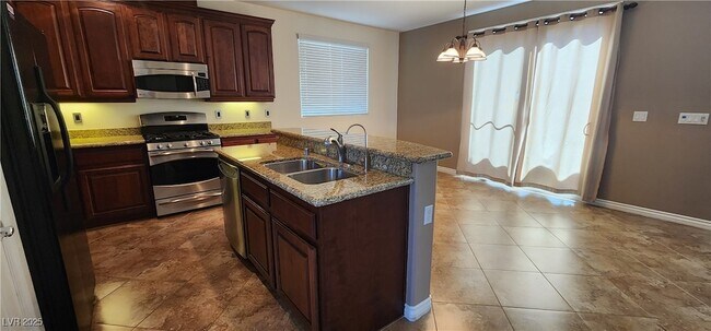 Building Photo - 933 Ambrosia Dr