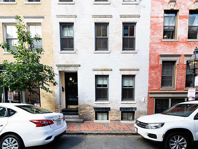 Building Photo - 25 Phillips St