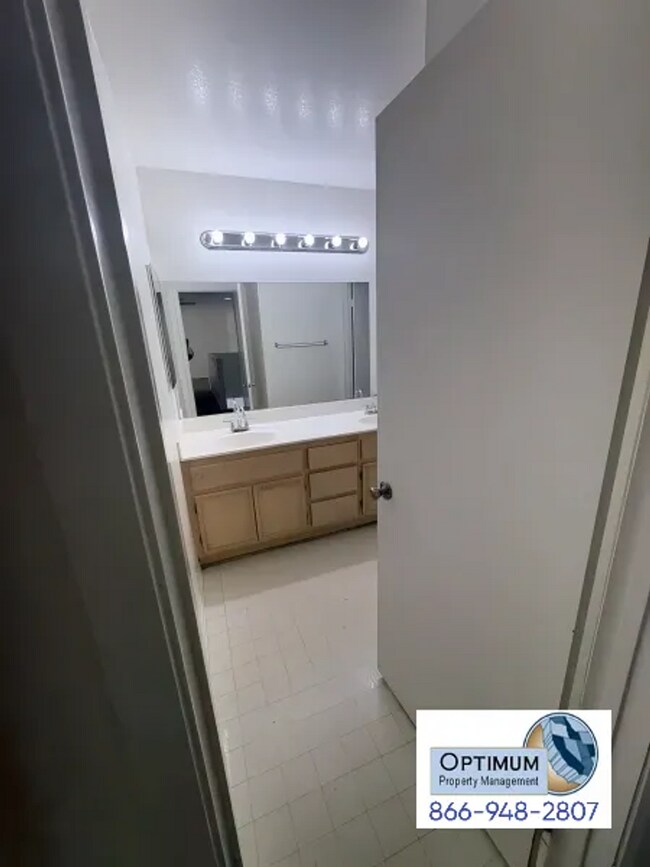 Building Photo - Beautiful 5 Bedroom, 3 Bathroom Two-Story Home with Loft & Spacious Backyard