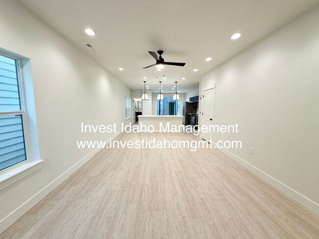 Building Photo - 6251 W Poplar St