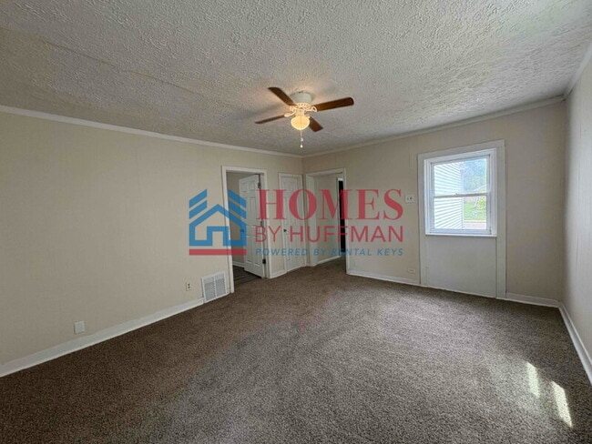 Building Photo - Three Bedroom House | Two Bathroom | Move ...