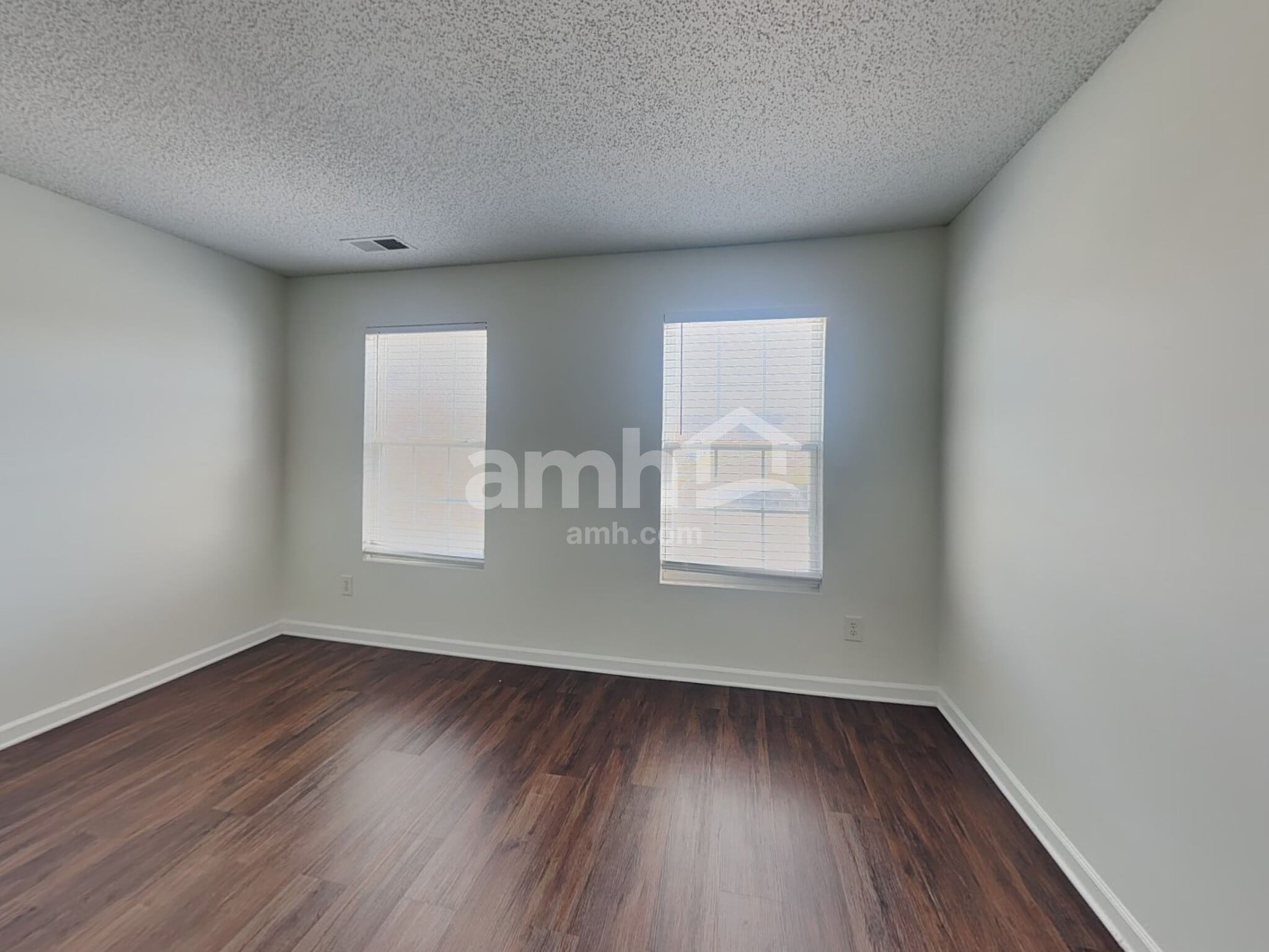 Building Photo - 2521 Highland Park Dr