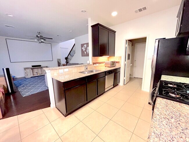 Building Photo - 1520 Beebrush Ln