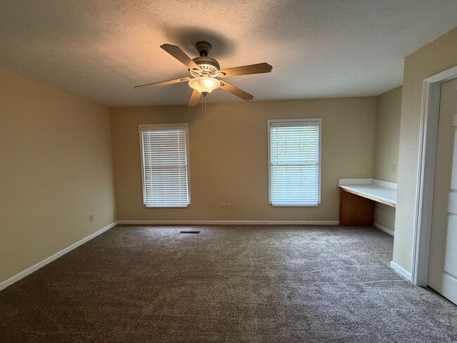Building Photo - 147 Harmon Dr